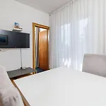 Idyllisches Nur 300 Meter Zum Mit Meerblick, Garten, Grill, Parkplatz Апартаменты Нови-Винодолски