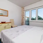 Idyllisches Nur 300 Meter Zum Mit Meerblick, Garten, Grill, Parkplatz Нови-Винодолски