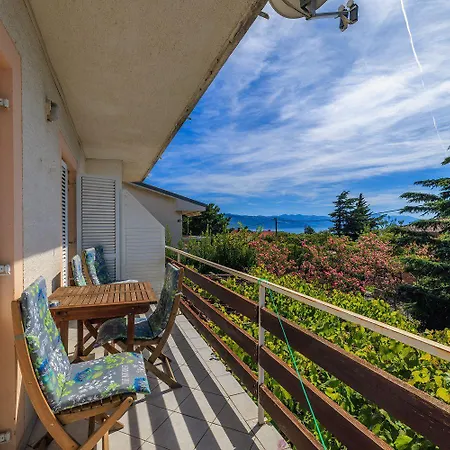 Idyllisches Nur 300 Meter Zum Mit Meerblick, Garten, Grill, Parkplatz * Novi Vinodolski