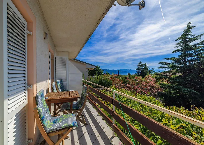 Idyllisches Nur 300 Meter Zum Mit Meerblick, Garten, Grill, Parkplatz * Novi Vinodolski